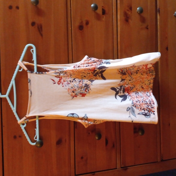 🌷Floral Tank🌹 - Picture 3 of 3